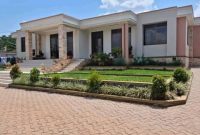 5 bedrooms house for sale in Namuoongo sonde on 25 decimals at 650m