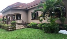 4 bedrooms house for sale in Bukoto 30 decimals at $400,000
