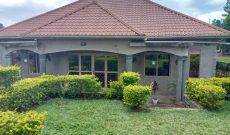 3 bedrooms house for sale in Migadde 100x100ft at 200m