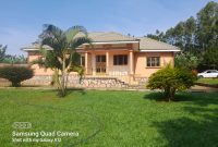 4 bedrooms house for sale in Gayaza Ddundu 1 acre at 330m