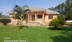 4 bedrooms house for sale in Gayaza Ddundu 1 acre at 330m