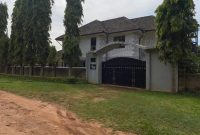 4 bedrooms house for sale in Entebbe at 450,000 USD