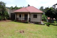 3 bedrooms house for sale in Matugga Kavule along semuto Road 200x90ft at 180m