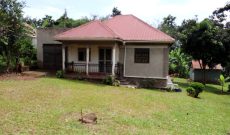 3 bedrooms house for sale in Matugga Kavule along semuto Road 200x90ft at 180m