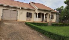 3 bedrooms house for sale in Kitende on 25 decimals at 160m