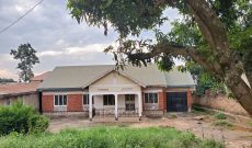 3 bedrooms house for sale in Kyanja 22 decimals at 320m shillings