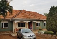 4 bedrooms house for sale in Akright Entebbe road 20 decimals at 500m