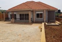 4 bedrooms house for sale in Bwebajja 20 decimals at 780m