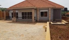 4 bedrooms house for sale in Bwebajja 20 decimals at 780m