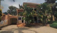 3 bedrooms house for sale in Muyenga 13 decimals at 800m