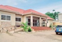 4 bedrooms house for sale in Kira Nsasa 25 decimals at 370m