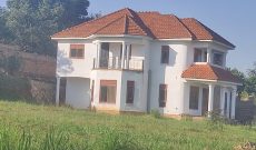 5 bedrooms house for sale in Buwate Najjera 47 decimals at 580m