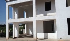 4 bedrooms shell houses for sale in Lubowa at 400m