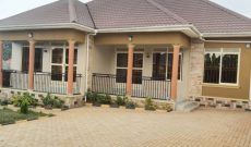 3 bedrooms house for sale in Namulanda at 450m