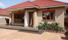 4 bedrooms house for sale in Gayaza Naalya 300m