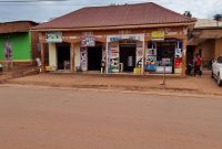 4 shops on commercial for sale in Kanyanya at 350m