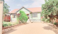 3 bedrooms house for sale in Kira Kito at 190m