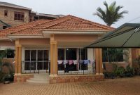 4 bedrooms house for sale in Kyanja at 450m