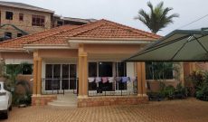 4 bedrooms house for sale in Kyanja at 450m