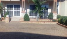 4 bedrooms house for sale in Kira at 700m