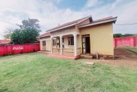 3 bedrooms house for sale in Bweyogerere Kasubi 20 decimals at 160m