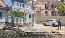 3 bedrooms house for sale in Muyenga Kampala 800m
