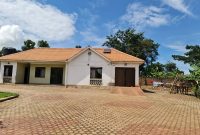 4 bedrooms house for sale in Kitende Kitovu 45 decimals at 190m