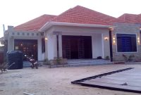 4 bedrooms house for sale in Akright Bwebajja 17 decimals at 750m shillings