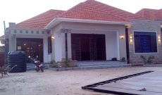 4 bedrooms house for sale in Akright Bwebajja 17 decimals at 750m shillings