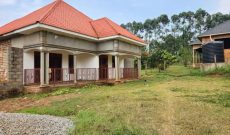 4 bedrooms house for sale in Buloba on half an acre at 150m shillings