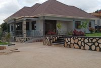 5 bedrooms house for sale in Gayaza town 25 decimals at 380m