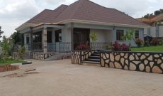 5 bedrooms house for sale in Gayaza town 25 decimals at 380m