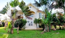 5 bedrooms house for sale in Kira along Kasangati road 1 acre at 1.1 billion Shillings