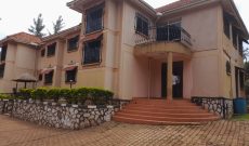 4 units apartment complex for sale in Naguru 84,000 USD yearly at $900,000