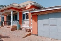 4 bedrooms house for sale in Garuga at 150m