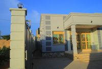 3 bedrooms house for sale in Entebbe town at 350m