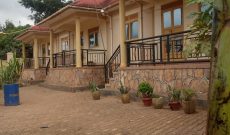 5 rental units for sale in Nsangi, Masaka Road 200m