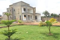 4 bedrooms house for sale in Wakiso Senge at 600m