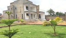 4 bedrooms house for sale in Wakiso Senge at 600m