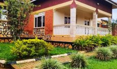 5 bedrooms house for sale in Mbuya on 50 decimals at 900m