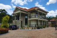 house for sale in Kitukutwe of 7 bedrooms, in Kira at 1 billion shillings