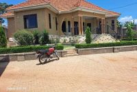 5 bedroomed house for sale in Kira Kitikutwe