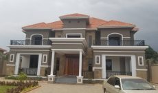 a house in Munyonyo on sale with 5 bedrooms