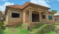 a shell house of 4 bedrooms house for sale in Seeta Kigunga