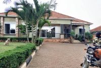 a bungalow in Najjera on sale with 5 bedrooms 580m