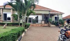 a bungalow in Najjera on sale with 5 bedrooms 580m