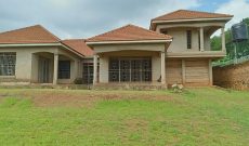 4 Bedrooms House For Sale In Bweyogerere Near UNBS 26 Decimals At 470m