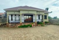 3 Bedrooms House For Sale In Naluvule Hoima Road At 370m