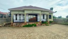 3 Bedrooms House For Sale In Naluvule Hoima Road At 370m