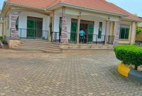 4 Bedrooms House For Sale In Kitende Mazi 100x100ft At 450m